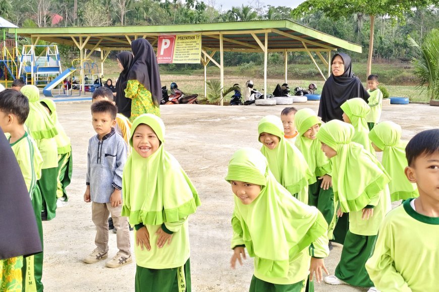 Kamis Ceria Bersama Senam Pagi Santri Akhlak Cendekia Muslim