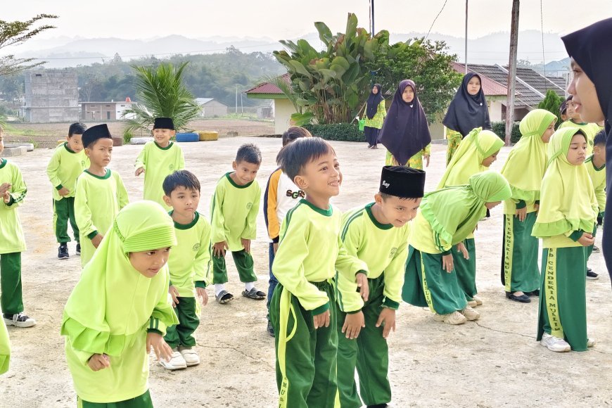 Kamis Ceria Bersama Senam Pagi Santri Akhlak Cendekia Muslim