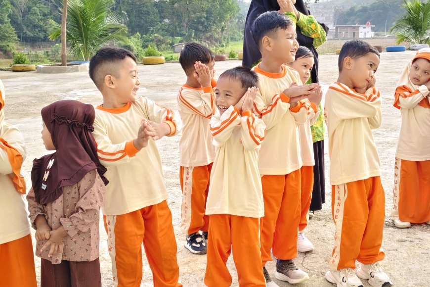 Kamis Ceria Bersama Senam Pagi Santri Akhlak Cendekia Muslim