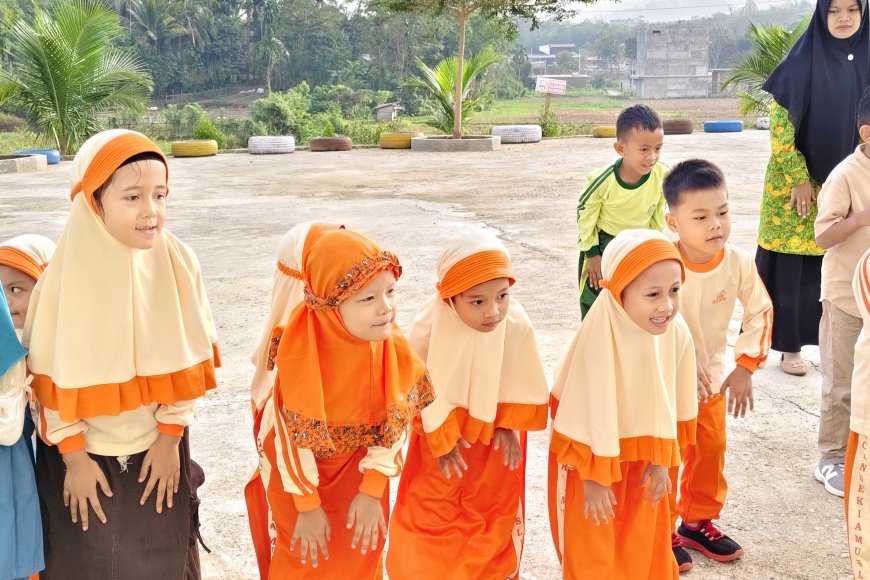Kamis Ceria Bersama Senam Pagi Santri Akhlak Cendekia Muslim