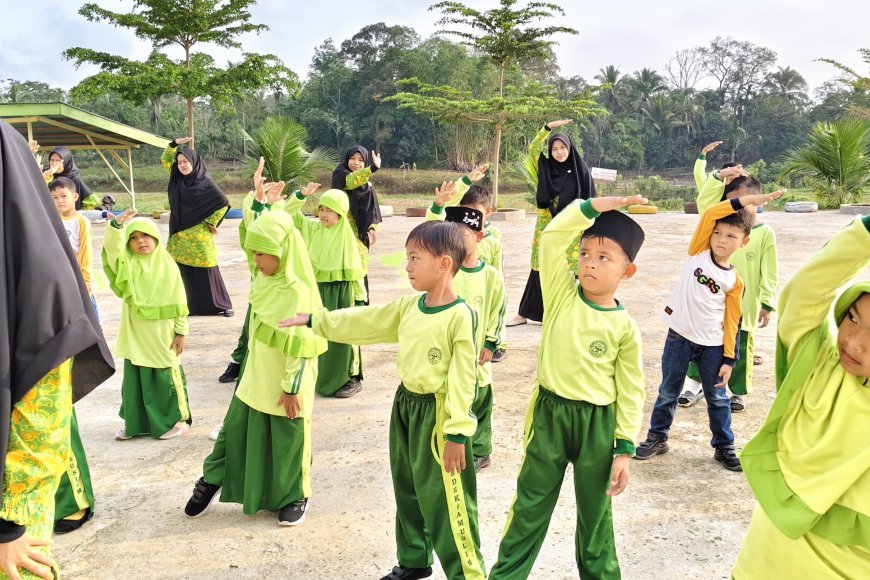 Kamis Ceria Bersama Senam Pagi Santri Akhlak Cendekia Muslim