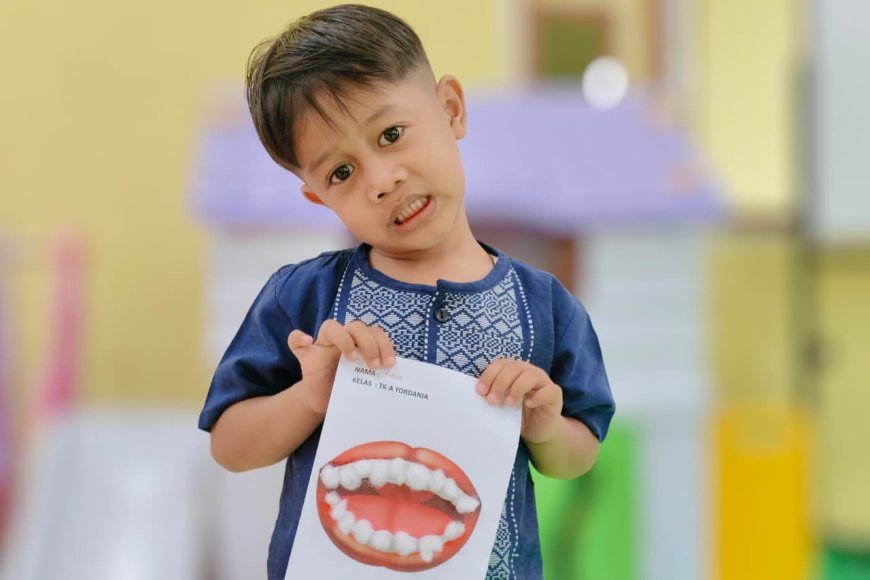 Asah Kreativitas Santri TK Akhlak Cendekia Muslim Lewat Kegiatan Menempel Kapas