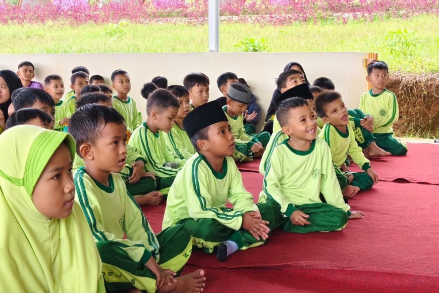 Dongeng Kemanusiaan Bangkitkan Empati Santri Cendekia Muslim untuk Palestina
