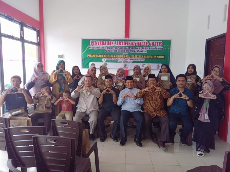 Penyerahan Sertifikat Halal Gratis di Galeri 88 Kampung Jawa Kota Solok