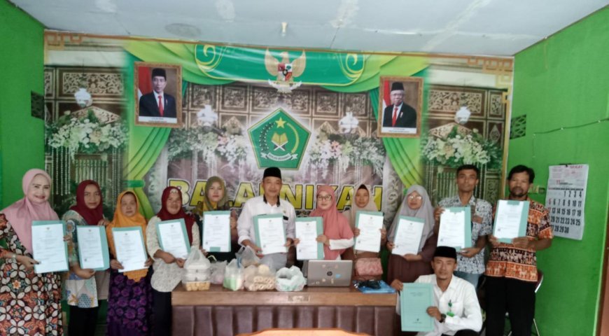 Penyerahan 25 Sertifikat Halal oleh Ibu Yuri Noor Illahi: Mendukung Keberlanjutan Produk Halal Cendekia Muslim di Magetan, Jawa Timur