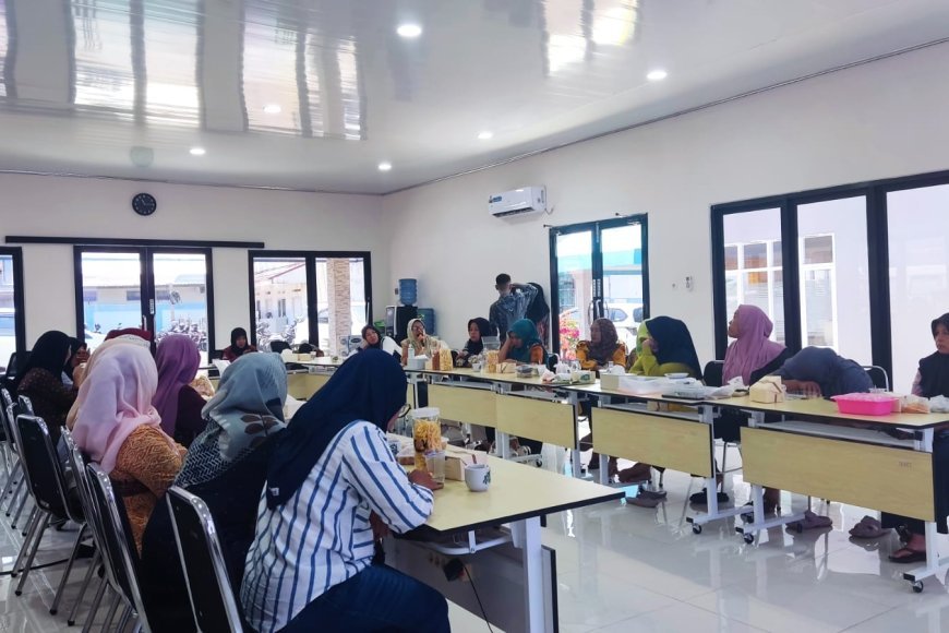 "Pendamping Halal Center Cendekia Muslim berkolaborasi dengan YBM PLN dalam pembinaan UMKM"