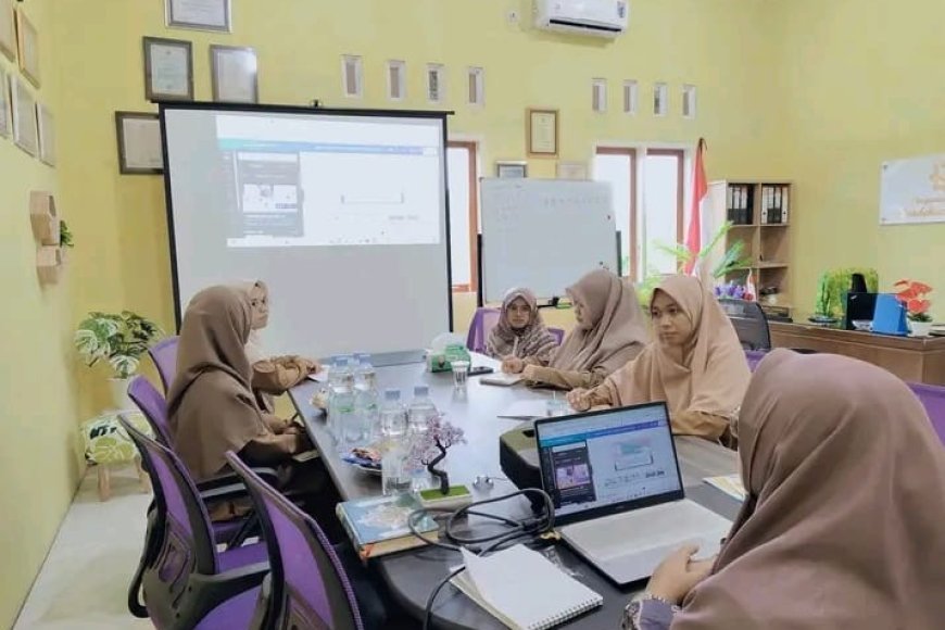 Persiapan Mengajar Efektif untuk Guru TK dan SD Yayasan Pendidikan Cendekia Muslim Bersama Kepala Sekolah SDN 14 Cupak, Solok