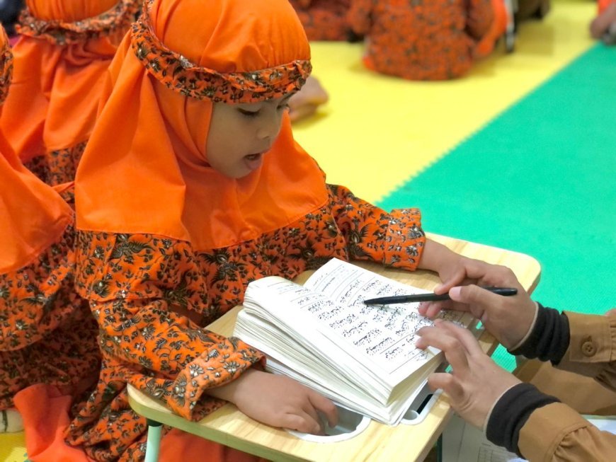 Mengajarkan Huruf Hijaiyah: Membangun Fondasi Cinta Al-Qur'an Sejak Dini