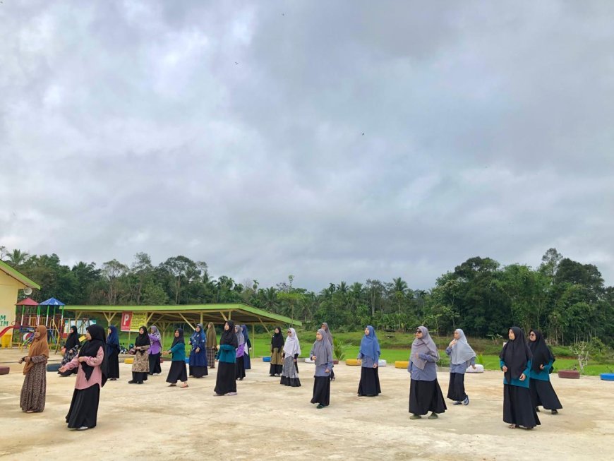 Senam Ceria: Membangun Kesehatan dan Kebersamaan di Yayasan Pendidikan Cendekia Muslim
