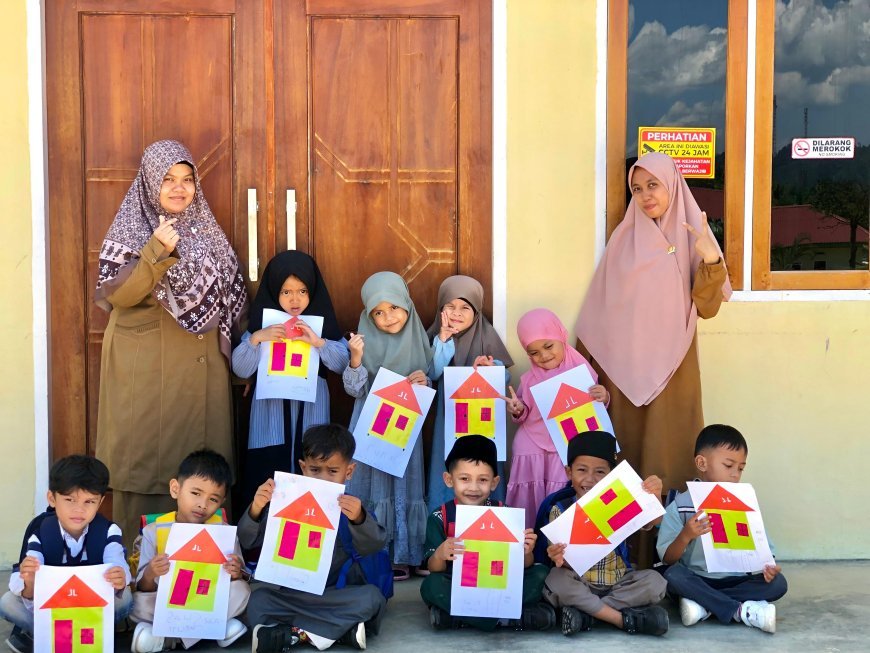 Santri TK Akhlak Cendekia Muslim Asah Kreativitas dengan Membuat Rumah dari Kertas Origami