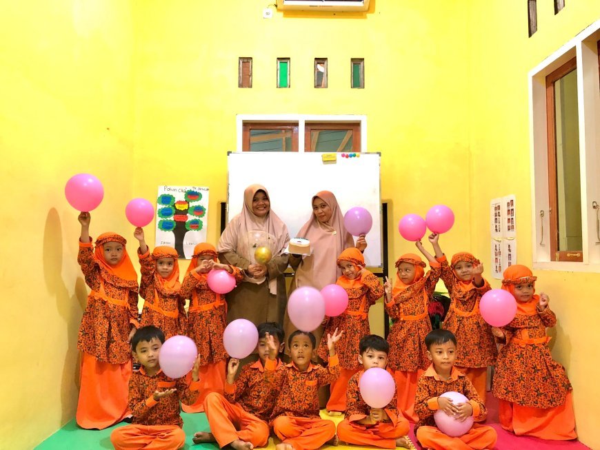 Santri TK Akhlak Cendekia Muslim Rayakan Hari Guru Nasional dengan Meriah dan Penuh Kasih
