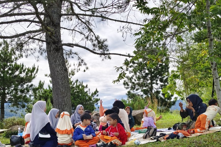 Kegiatan Puncak Tema TK Akhlak Cendekia Muslim ke Sirukam Dairy Farm