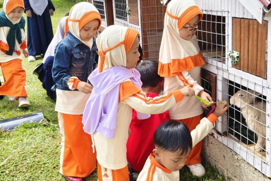 Kegiatan Puncak Tema TK Akhlak Cendekia Muslim ke Sirukam Dairy Farm
