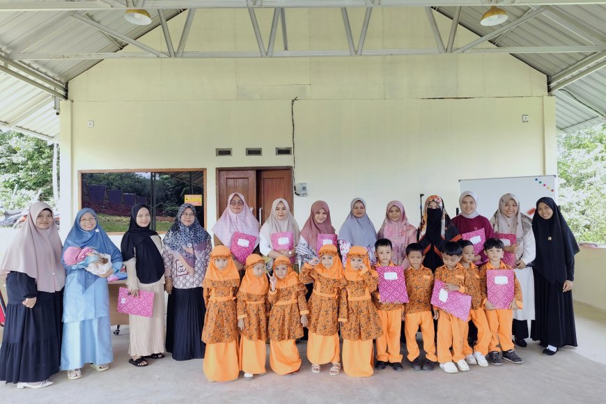 Penerimaan Rapor TK Akhlak Cendekia Muslim: Keceriaan dan Prestasi Santri