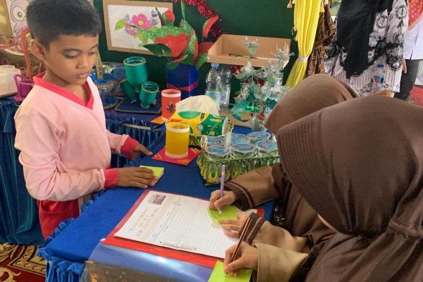 Santri SD Akhlak Cendekia Muslim Hadiri Festival Literasi Numerasi dan Pameran Hasil Karya Siswa di SDN 17 Sijunjung