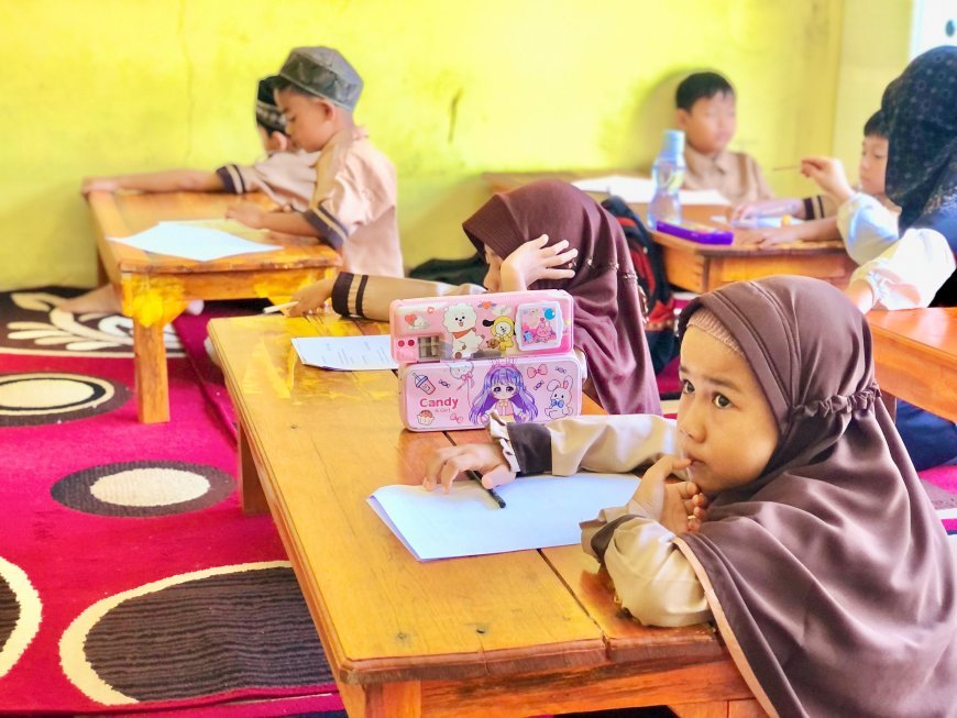 Santri SD Akhlak Cendekia Muslim Antusias Ikuti Ujian Sumatif Tengah Semester 2 Mata Pelajaran Aqidah