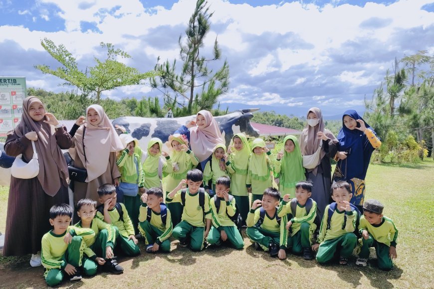 Rihlah Edukatif SD Akhlak Cendekia Muslim ke Sirukam Dairy Farm, Kabupaten Solok
