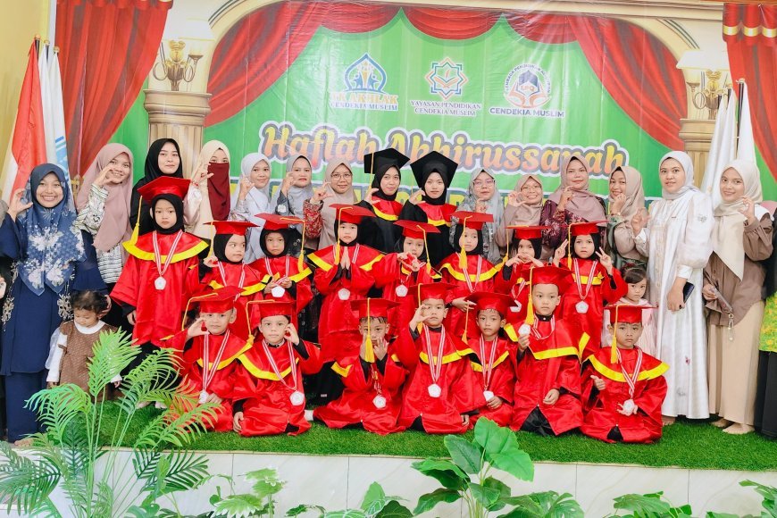 Haflah Akhirussanah TK Akhlak Cendekia Muslim: Penuh Haru dan Keceriaan