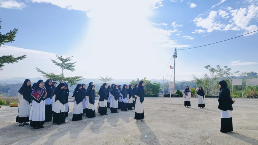 Staf Perguruan Islam Cendekia Muslim Gelar Apel Pagi