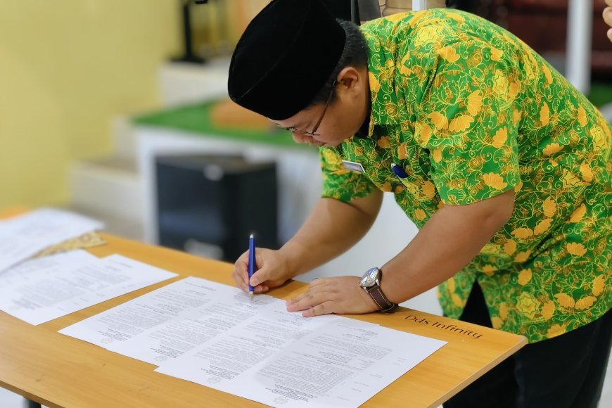 Pelantikan Kepala Sekolah dan Wakil Kepala Sekolah SMP Akhlak Cendekia Muslim serta Wakil Direktur Pusdiklat dan Penandatanganan SK Guru di Perguruan Islam Cendekia Muslim