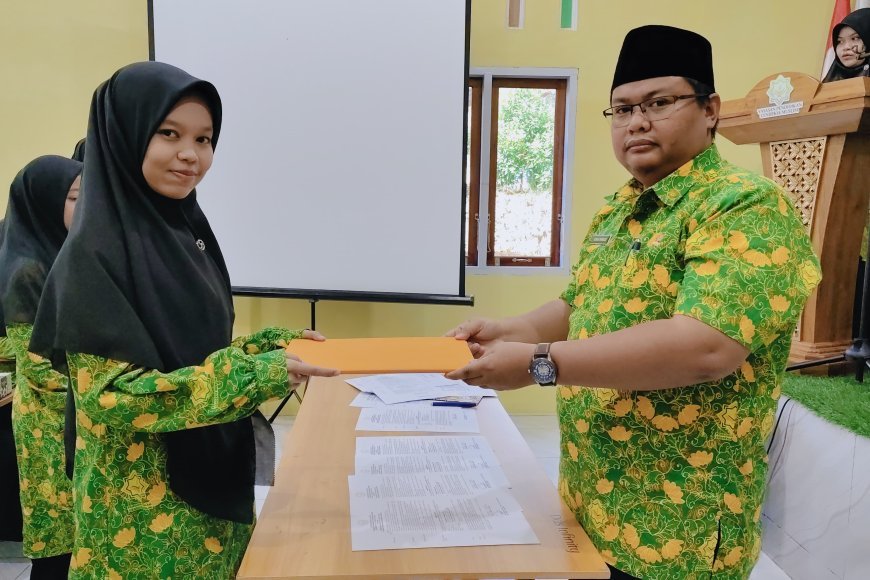 Pelantikan Kepala Sekolah dan Wakil Kepala Sekolah SMP Akhlak Cendekia Muslim serta Wakil Direktur Pusdiklat dan Penandatanganan SK Guru di Perguruan Islam Cendekia Muslim