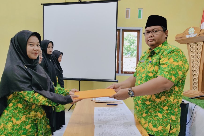 Pelantikan Kepala Sekolah dan Wakil Kepala Sekolah SMP Akhlak Cendekia Muslim serta Wakil Direktur Pusdiklat dan Penandatanganan SK Guru di Perguruan Islam Cendekia Muslim