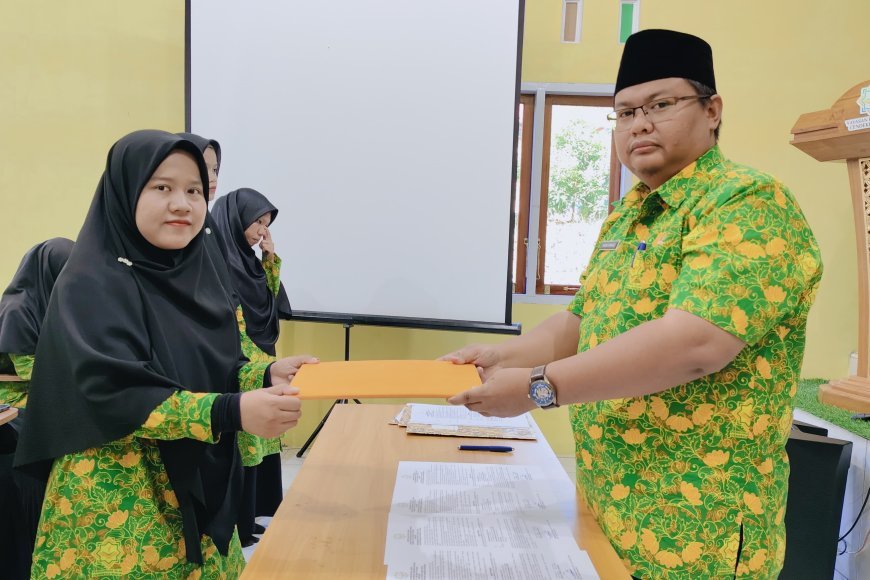 Pelantikan Kepala Sekolah dan Wakil Kepala Sekolah SMP Akhlak Cendekia Muslim serta Wakil Direktur Pusdiklat dan Penandatanganan SK Guru di Perguruan Islam Cendekia Muslim