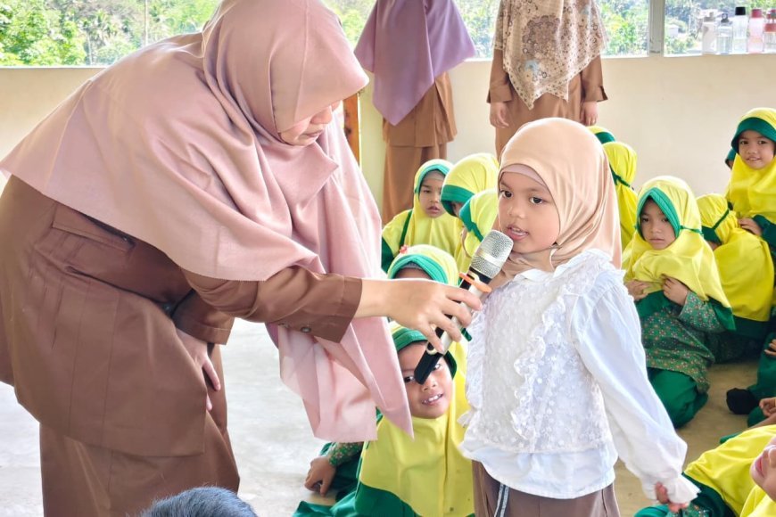 RSUD Ahmad Syafii Maarif Tanamkan Pentingnya Kebersihan Diri kepada Santri Akhlak Cendekia Muslim