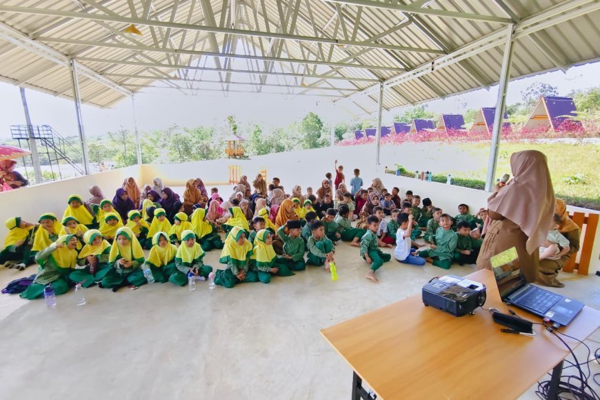 RSUD Ahmad Syafii Maarif Tanamkan Pentingnya Kebersihan Diri kepada Santri Akhlak Cendekia Muslim