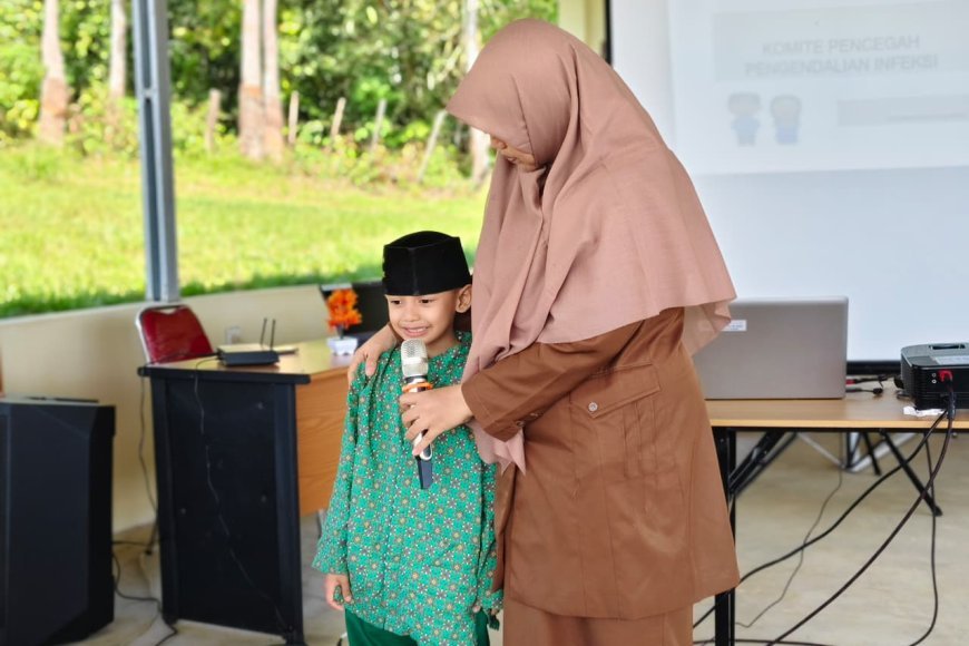 RSUD Ahmad Syafii Maarif Tanamkan Pentingnya Kebersihan Diri kepada Santri Akhlak Cendekia Muslim