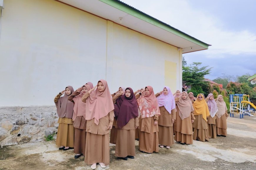 Tumbuhkan Disiplin dan Cinta Tanah Air, Yayasan Pendidikan Cendekia Muslim Gelar Upacara Bendera Rutin Setiap Senin