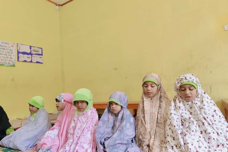 Menumbuhkan Kedisiplinan dan Ketakwaan Sejak Dini, Santri Cendekia Muslim Laksanakan Sholat Dhuha Bersama