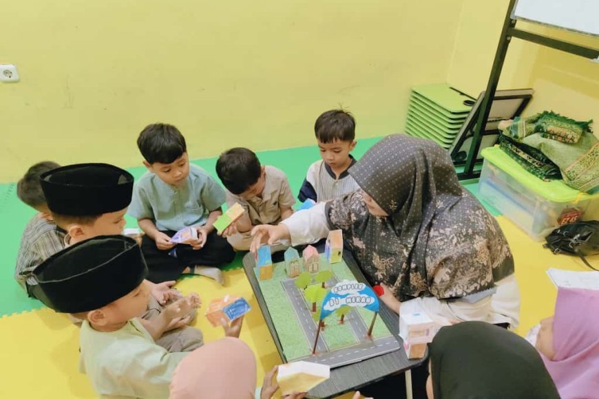 Kegiatan Edukatif Anak TK B Madinah: Membuat Komplek Perumahan di Kelas TK B Mekkah