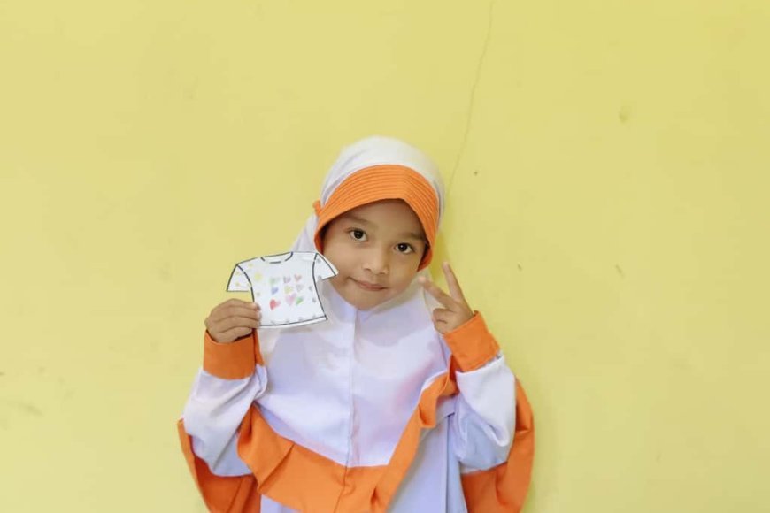Anak TK B Madinah Asah Kreativitas Lewat Kegiatan Menjahit Baju