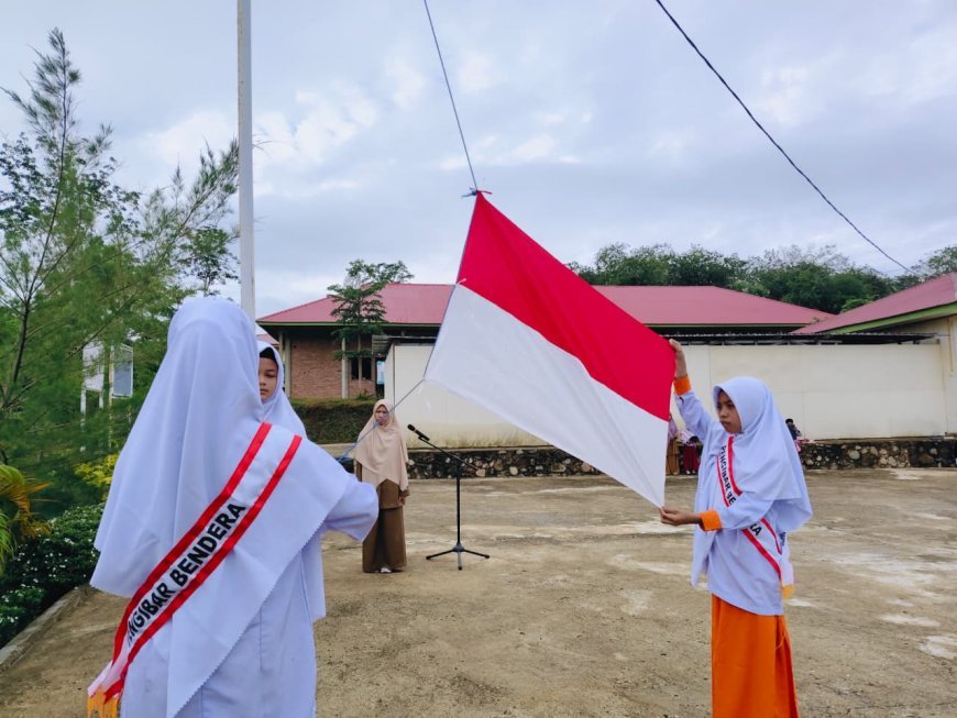 Tumbuhkan Disiplin dan Cinta Tanah Air, Yayasan Pendidikan Cendekia Muslim Gelar Upacara Bendera Rutin Setiap Senin