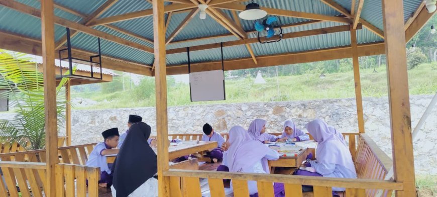 Jumat Penuh Makna, Sekolah Akhlak Cendekia Muslim Menanamkan Kebiasaan Baik dan Semangat Keislaman kepada Santri