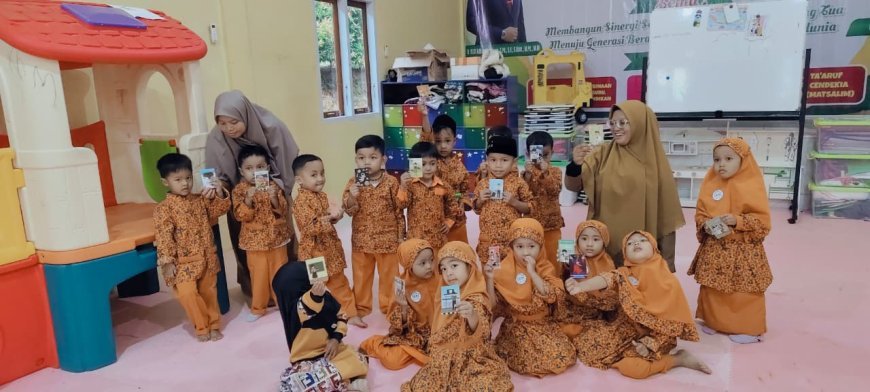 Menjelajahi Cakrawala Masa Depan: Santri KB dan TK A Akhlak Cendekia Muslim Sijunjung Mengenal Ragam Profesi dalam Bahasa Inggris