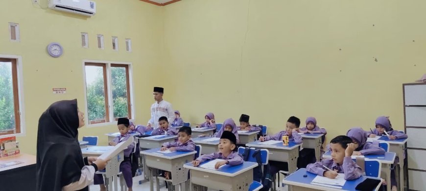 Sumatif Tengah Semester Ganjil Dimulai, Santri SD dan SMP Akhlak Cendekia Muslim Ikuti Evaluasi Pembelajaran