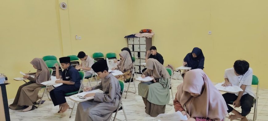Integritas di Atas Kertas: Mengulas Pelaksanaan Asesmen Sumatif Tengah Semester Ganjil Sekolah Akhlak Cendekia Muslim Sijunjung