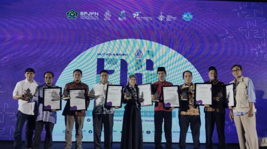 Halal Center Cendekia Muslim (HCCM) Raih Penghargaan HALAL Indonesia Awards 2022 dari Kemenag di Jakarta