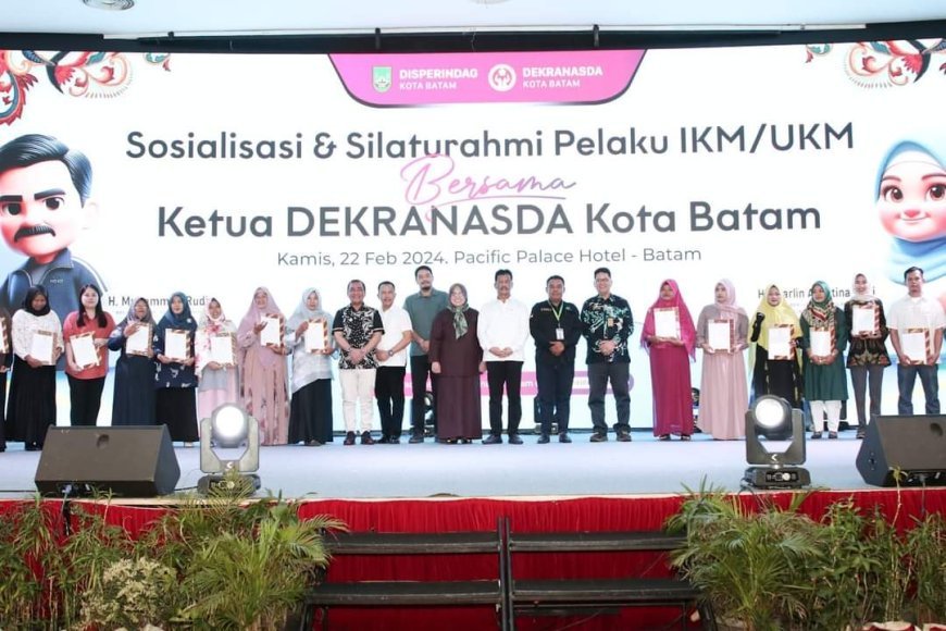 Penyerahan Sertifikat Halal Binaan HCCM dan Silaturahmi IKM/UKM Dekranasda Kota Batam yang dilaksanakan oleh Dinas Perindustrian dan Perdagangan Kota Batam.