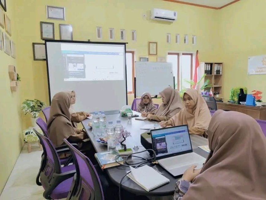 Persiapan Mengajar Efektif untuk Guru TK dan SD Yayasan Pendidikan Cendekia Muslim Bersama Kepala Sekolah SDN 14 Cupak, Solok