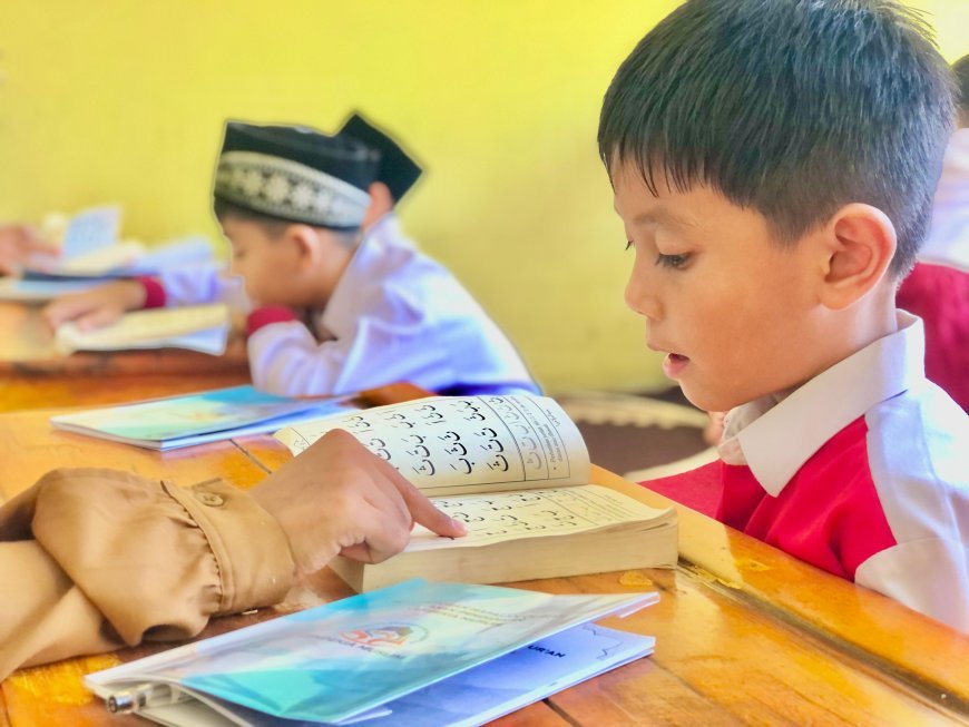 Santri SD Akhlak Cendekia Muslim Antusias Membaca Al-Qur'an Yanbu'a