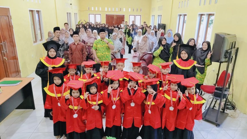 Haflah Akhirussanah TK Akhlak Cendekia Muslim: Penuh Haru dan Keceriaan
