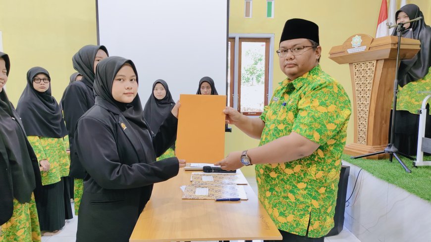 Pelantikan Kepala Sekolah dan Wakil Kepala Sekolah SMP Akhlak Cendekia Muslim serta Wakil Direktur Pusdiklat dan Penandatanganan SK Guru di Perguruan Islam Cendekia Muslim