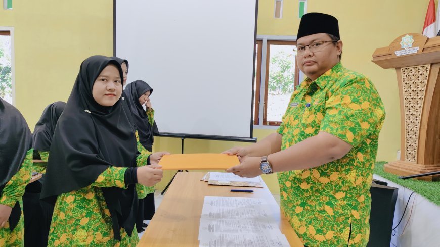 Pelantikan Kepala Sekolah dan Wakil Kepala Sekolah SMP Akhlak Cendekia Muslim serta Wakil Direktur Pusdiklat dan Penandatanganan SK Guru di Perguruan Islam Cendekia Muslim